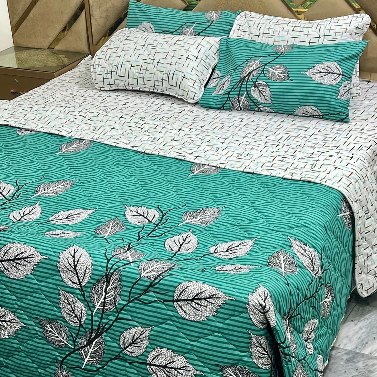 WINTER COMFORTER SET 6 PIECES (COMFORTER 200 GSM)